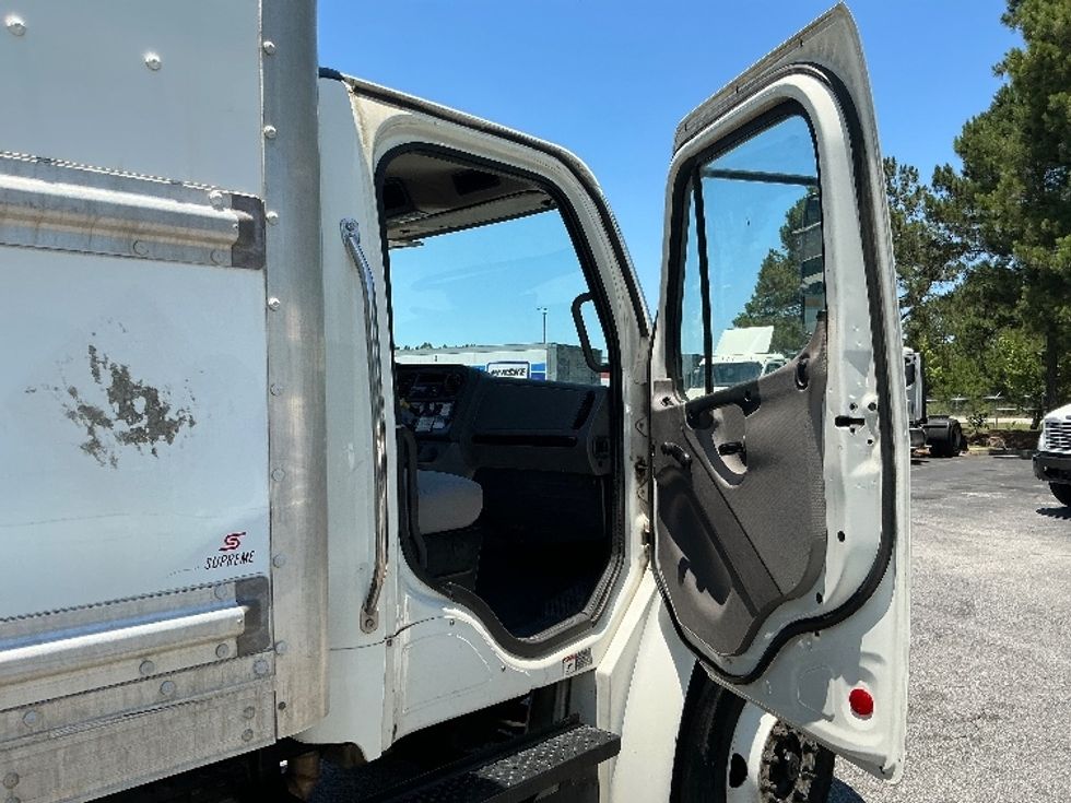 Medium Duty Box Truck-Light and Medium Duty Trucks-Freightliner-2019-M2-West Columbia-SC-207,141\n\t\tmiles-$ 48,000 - Image 20