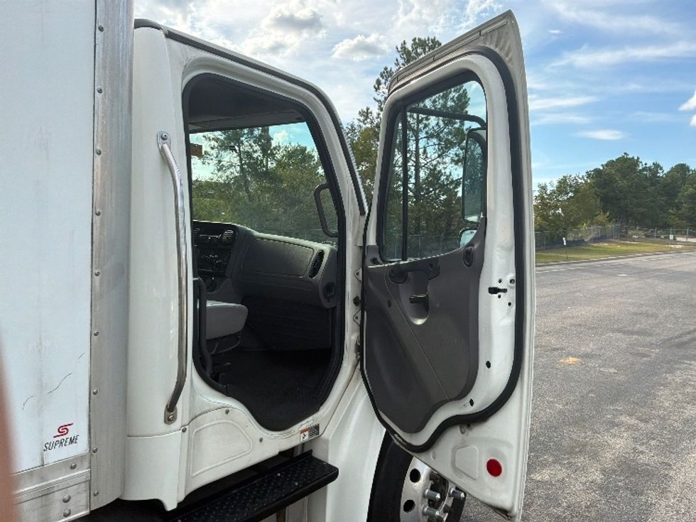 Medium Duty Box Truck-Light and Medium Duty Trucks-Freightliner-2019-M2-West Columbia-SC-240,048\n\t\tmiles-$ 38,750 - Image 19