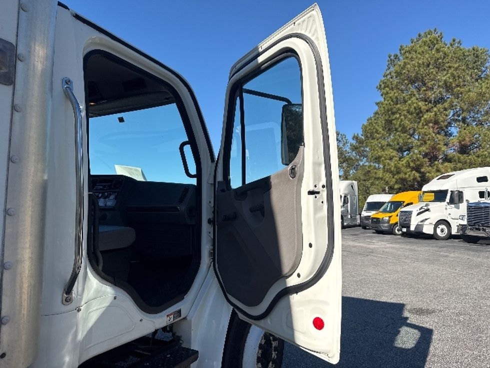 Medium Duty Box Truck-Light and Medium Duty Trucks-Freightliner-2019-M2-West Columbia-SC-309,299\n\t\tmiles-$ 30,250 - Image 19