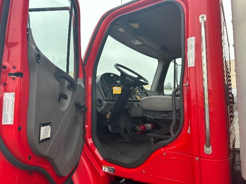 Medium Duty Box Truck-Light and Medium Duty Trucks-Freightliner-2019-M2-West Sacramento-CA-122,803\n\t\tmiles-$ 49,500 - Image 14