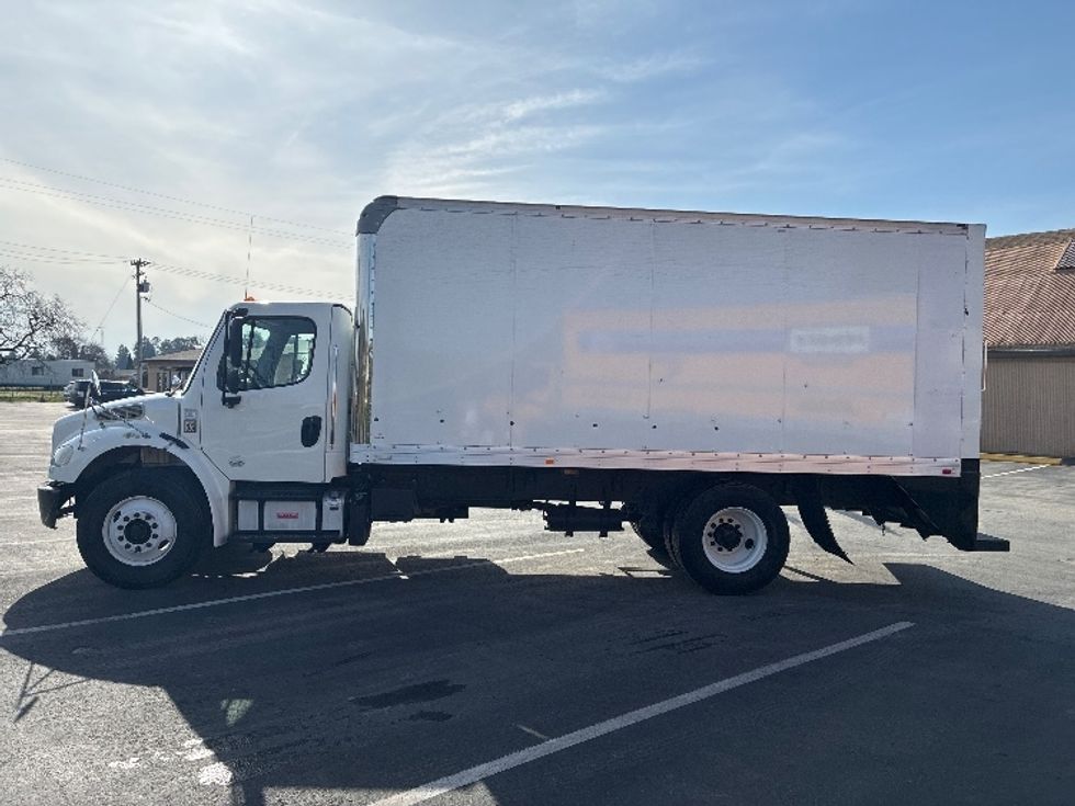 Medium Duty Box Truck-Light and Medium Duty Trucks-Freightliner-2019-M2-West Sacramento-CA-124,180\n\t\tmiles-$ 40,500 - Image 4