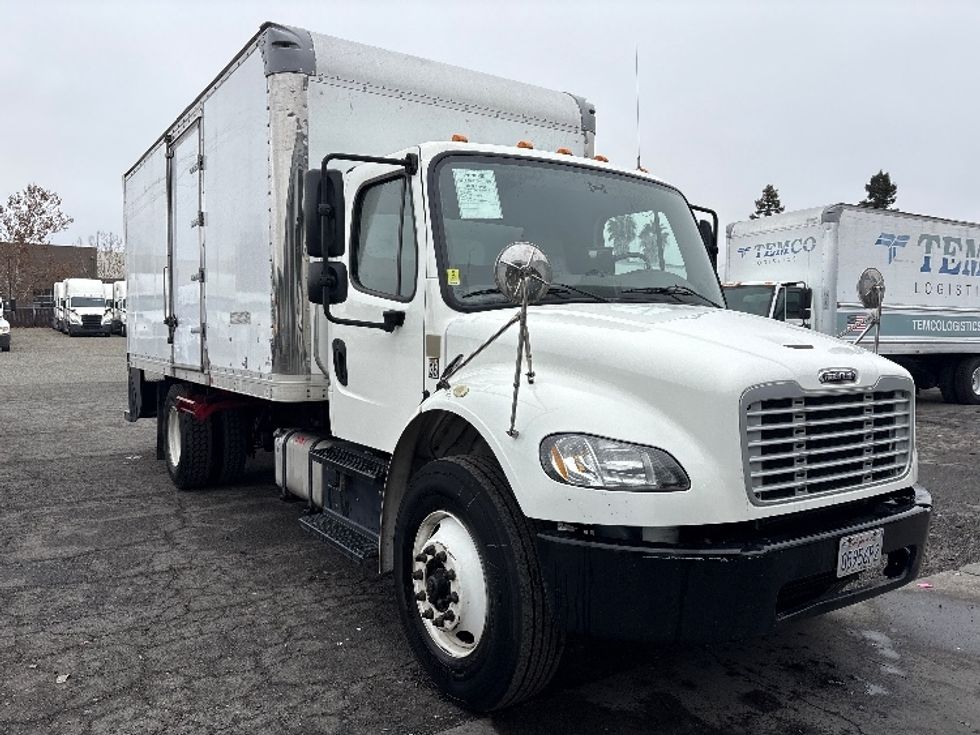 Medium Duty Box Truck-Light and Medium Duty Trucks-Freightliner-2019-M2-West Sacramento-CA-138,546\n\t\tmiles-$ 39,500 - Image 1