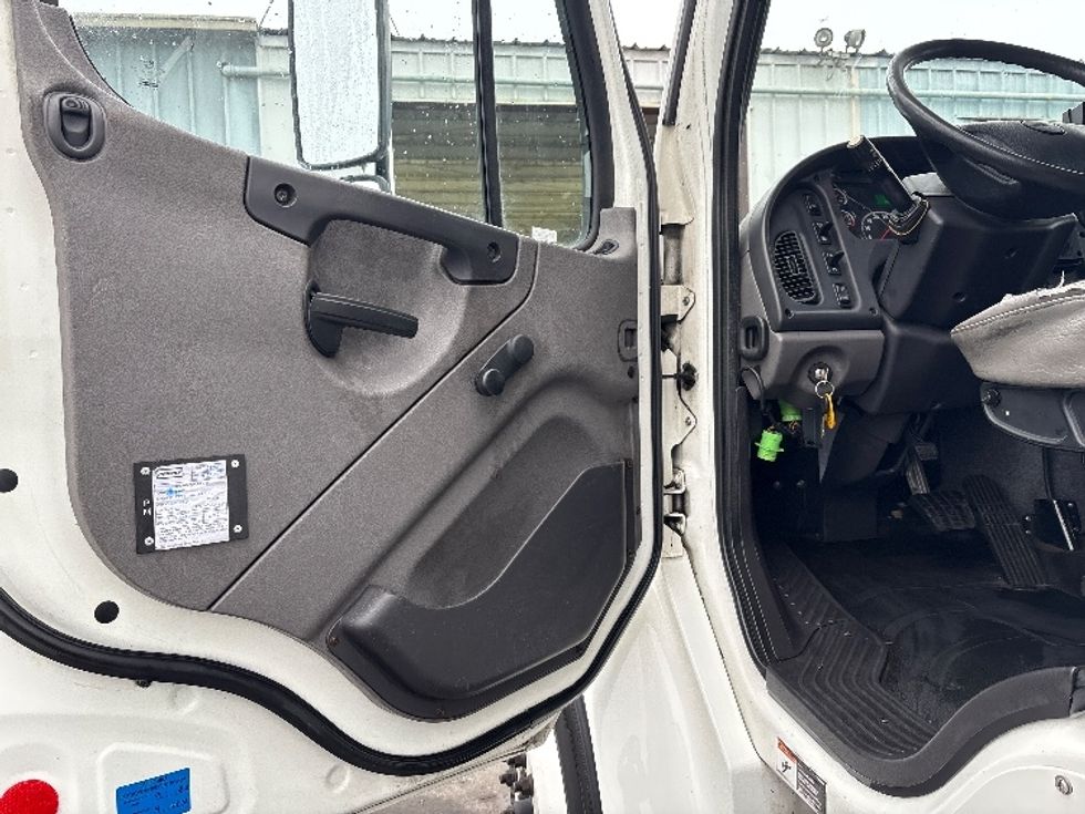 Medium Duty Box Truck-Light and Medium Duty Trucks-Freightliner-2019-M2-West Sacramento-CA-138,546\n\t\tmiles-$ 39,500 - Image 16