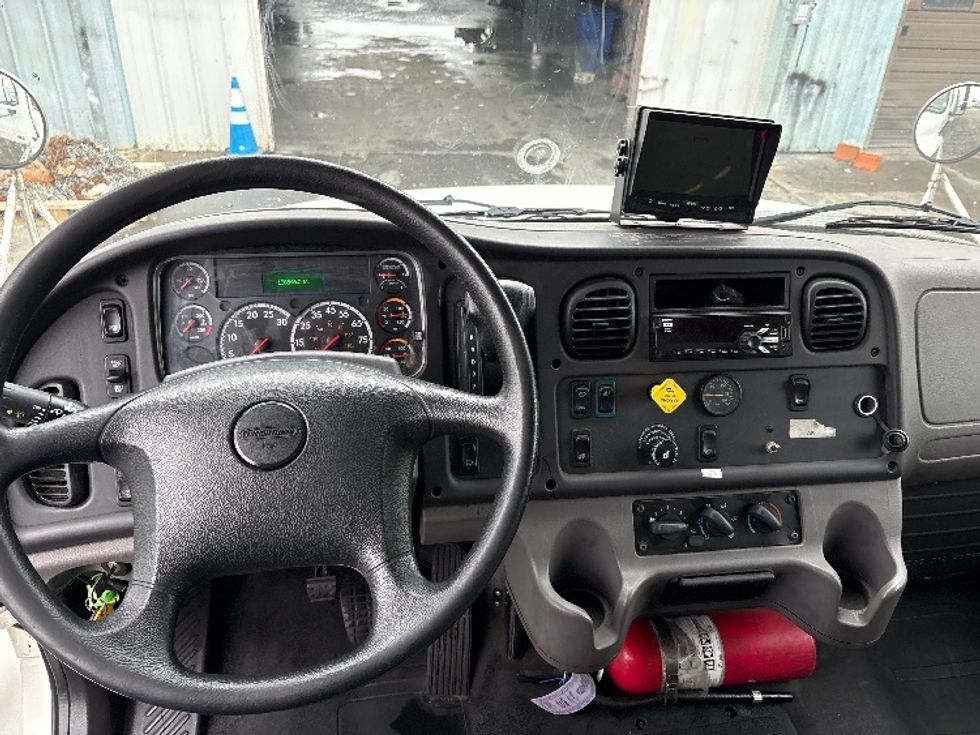 Medium Duty Box Truck-Light and Medium Duty Trucks-Freightliner-2019-M2-West Sacramento-CA-138,546\n\t\tmiles-$ 39,500 - Image 18