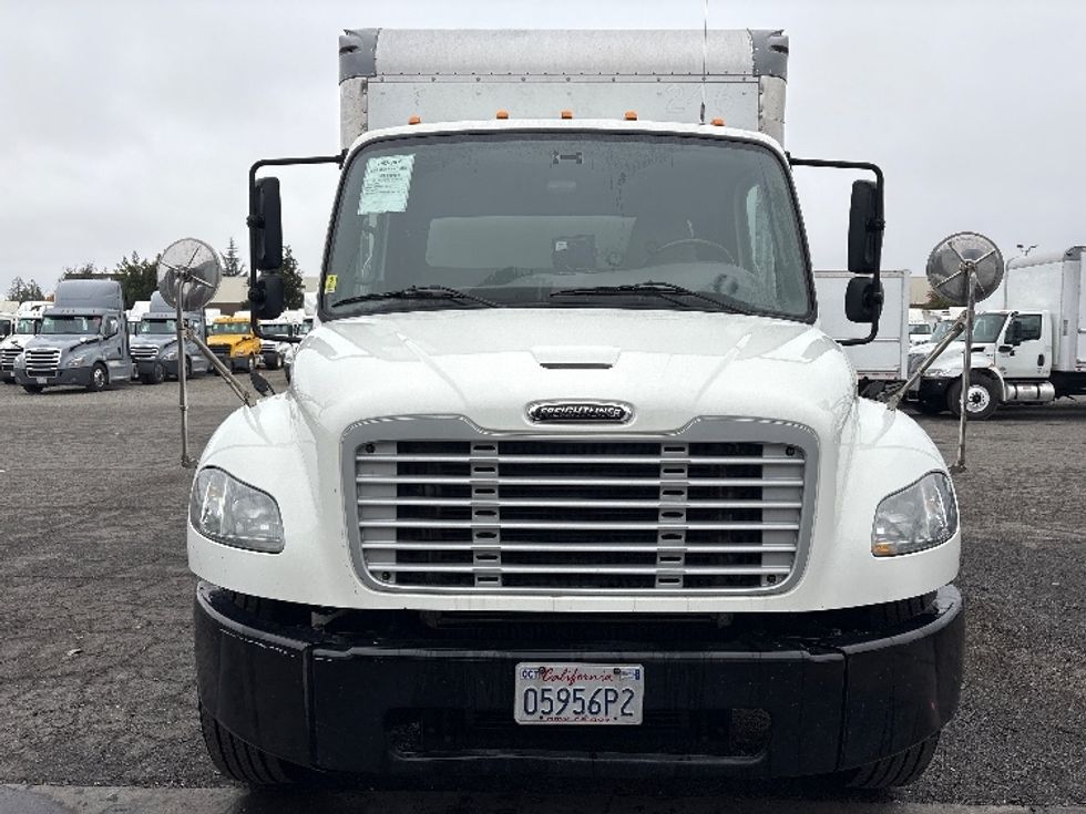 Medium Duty Box Truck-Light and Medium Duty Trucks-Freightliner-2019-M2-West Sacramento-CA-138,546\n\t\tmiles-$ 39,500 - Image 2
