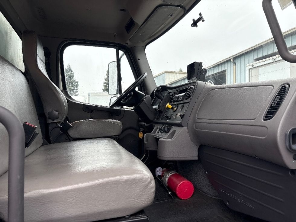 Medium Duty Box Truck-Light and Medium Duty Trucks-Freightliner-2019-M2-West Sacramento-CA-138,546\n\t\tmiles-$ 39,500 - Image 22