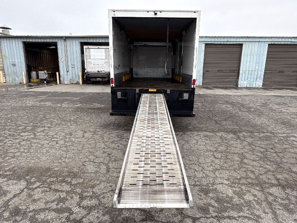 Medium Duty Box Truck-Light and Medium Duty Trucks-Freightliner-2019-M2-West Sacramento-CA-138,546\n\t\tmiles-$ 39,500 - Image 9