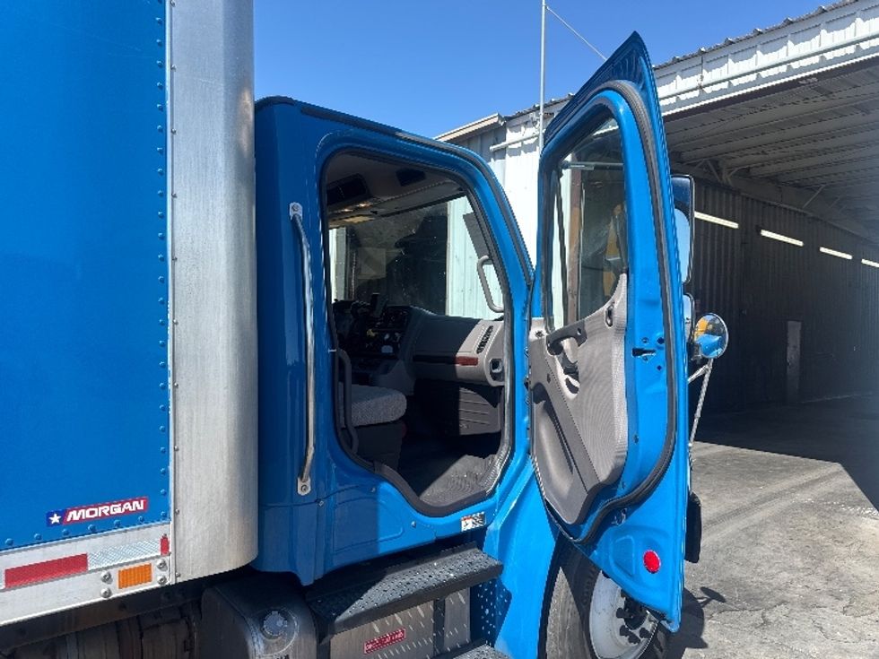 Medium Duty Box Truck-Light and Medium Duty Trucks-Freightliner-2019-M2-West Sacramento-CA-146,846\n\t\tmiles-$ 56,750 - Image 20