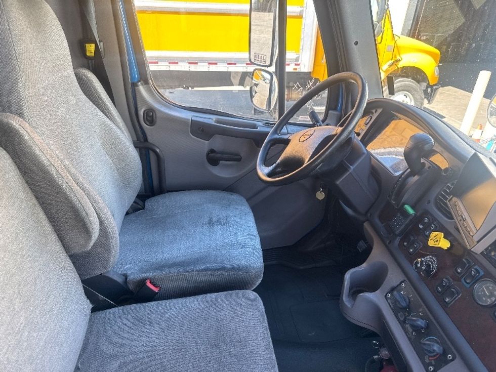 Medium Duty Box Truck-Light and Medium Duty Trucks-Freightliner-2019-M2-West Sacramento-CA-146,846\n\t\tmiles-$ 56,750 - Image 22