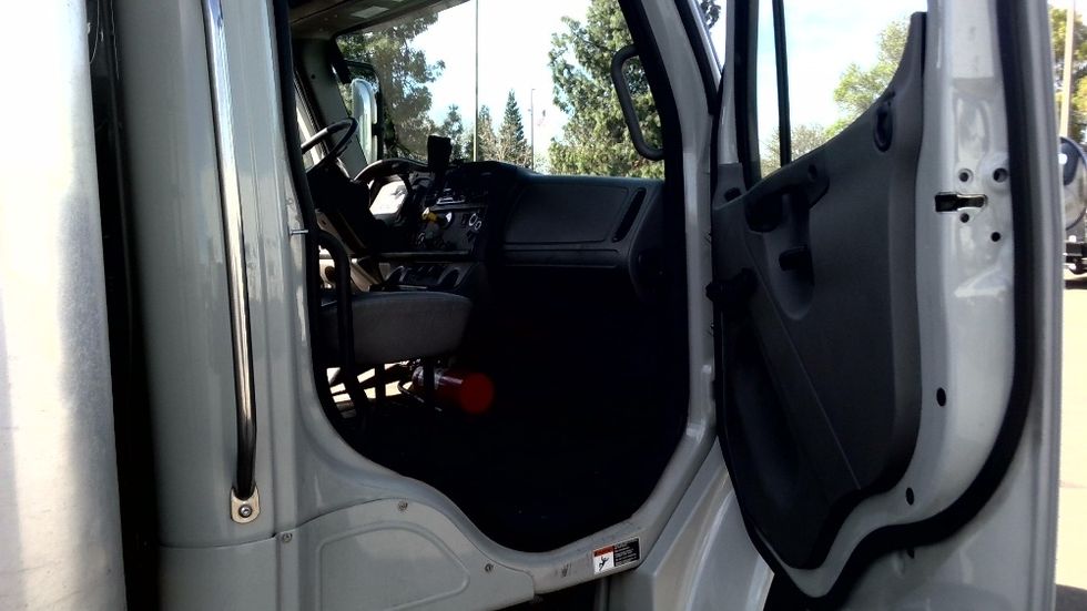 Medium Duty Box Truck-Light and Medium Duty Trucks-Freightliner-2019-M2-West Sacramento-CA-163,209\n\t\tmiles-$ 50,500 - Image 20