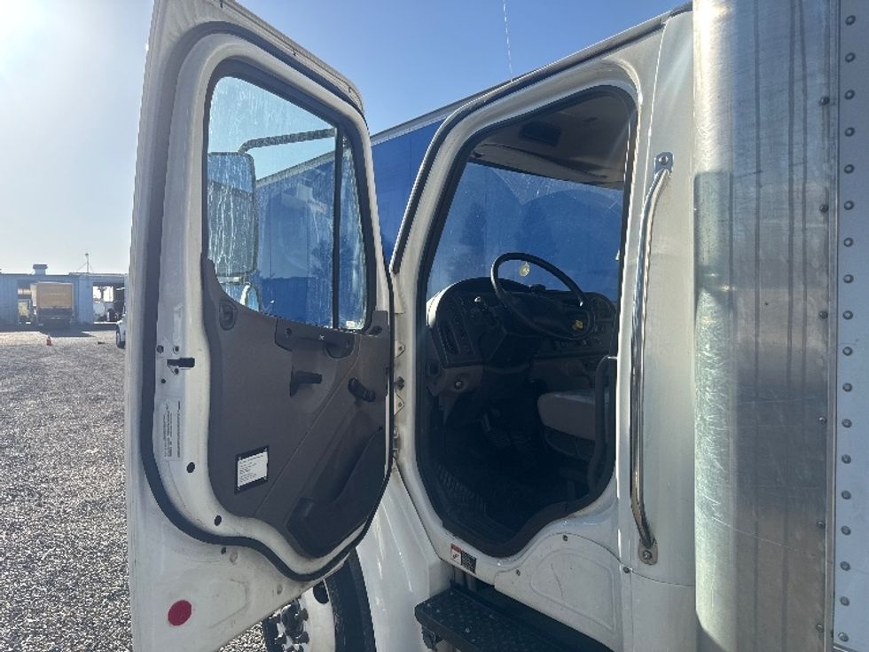 Medium Duty Box Truck-Light and Medium Duty Trucks-Freightliner-2019-M2-West Sacramento-CA-187,848\n\t\tmiles-$ 45,750 - Image 16