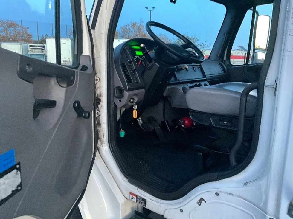 Medium Duty Box Truck-Light and Medium Duty Trucks-Freightliner-2019-M2-West Sacramento-CA-207,006\n\t\tmiles-$ 42,750 - Image 16
