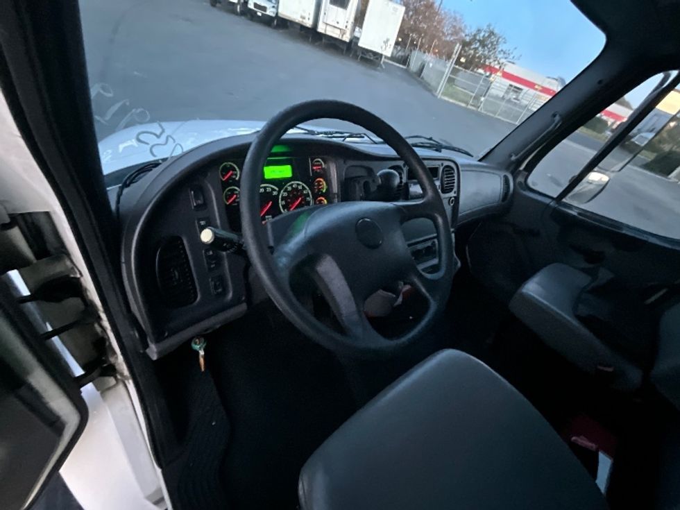 Medium Duty Box Truck-Light and Medium Duty Trucks-Freightliner-2019-M2-West Sacramento-CA-207,006\n\t\tmiles-$ 42,750 - Image 17