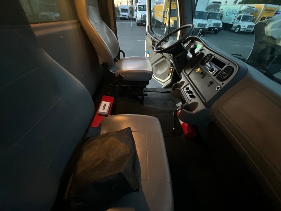 Medium Duty Box Truck-Light and Medium Duty Trucks-Freightliner-2019-M2-West Sacramento-CA-207,006\n\t\tmiles-$ 42,750 - Image 22