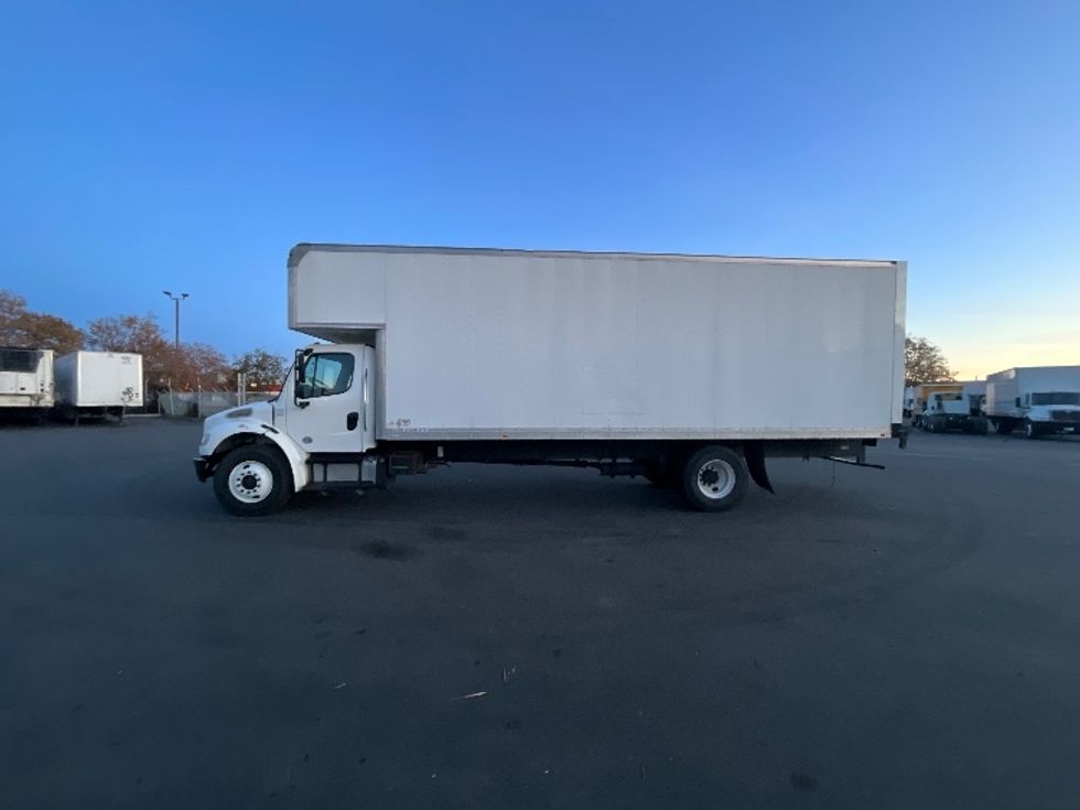 Medium Duty Box Truck-Light and Medium Duty Trucks-Freightliner-2019-M2-West Sacramento-CA-207,006\n\t\tmiles-$ 42,750 - Image 4