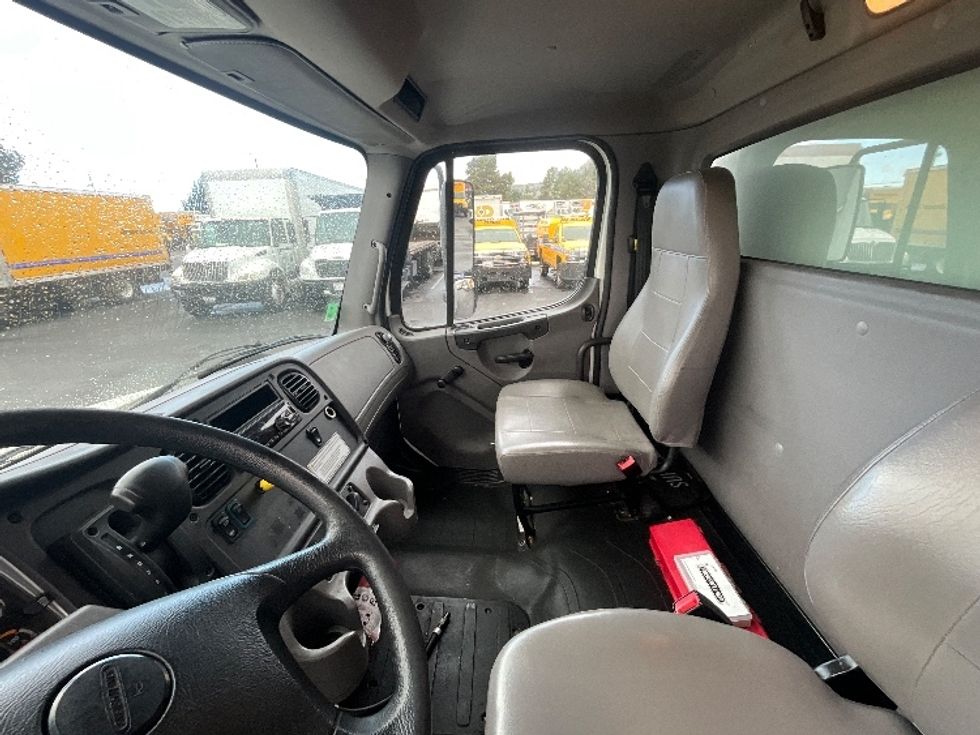 Medium Duty Box Truck-Light and Medium Duty Trucks-Freightliner-2019-M2-West Sacramento-CA-207,870\n\t\tmiles-$ 42,000 - Image 19