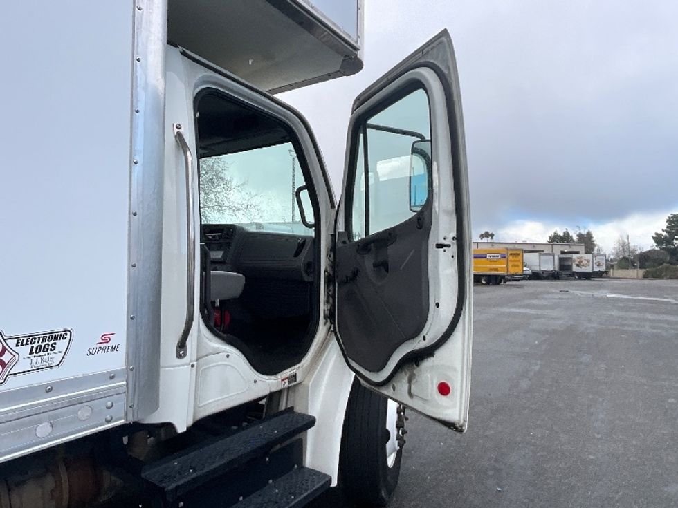 Medium Duty Box Truck-Light and Medium Duty Trucks-Freightliner-2019-M2-West Sacramento-CA-207,870\n\t\tmiles-$ 42,000 - Image 20