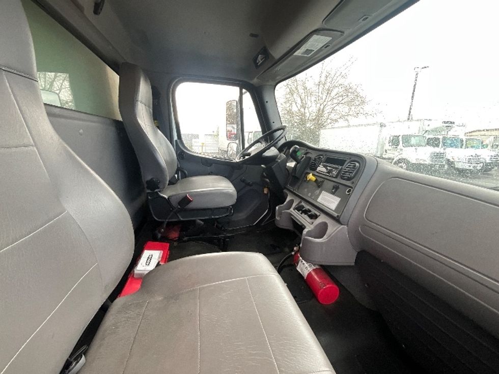 Medium Duty Box Truck-Light and Medium Duty Trucks-Freightliner-2019-M2-West Sacramento-CA-207,870\n\t\tmiles-$ 42,000 - Image 22