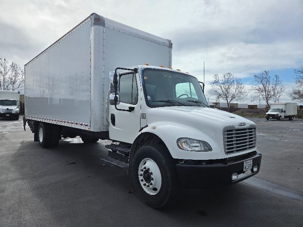 Medium Duty Box Truck-Light and Medium Duty Trucks-Freightliner-2019-M2-West Sacramento-CA-207,928\n\t\tmiles-$ 42,000 - Image 1