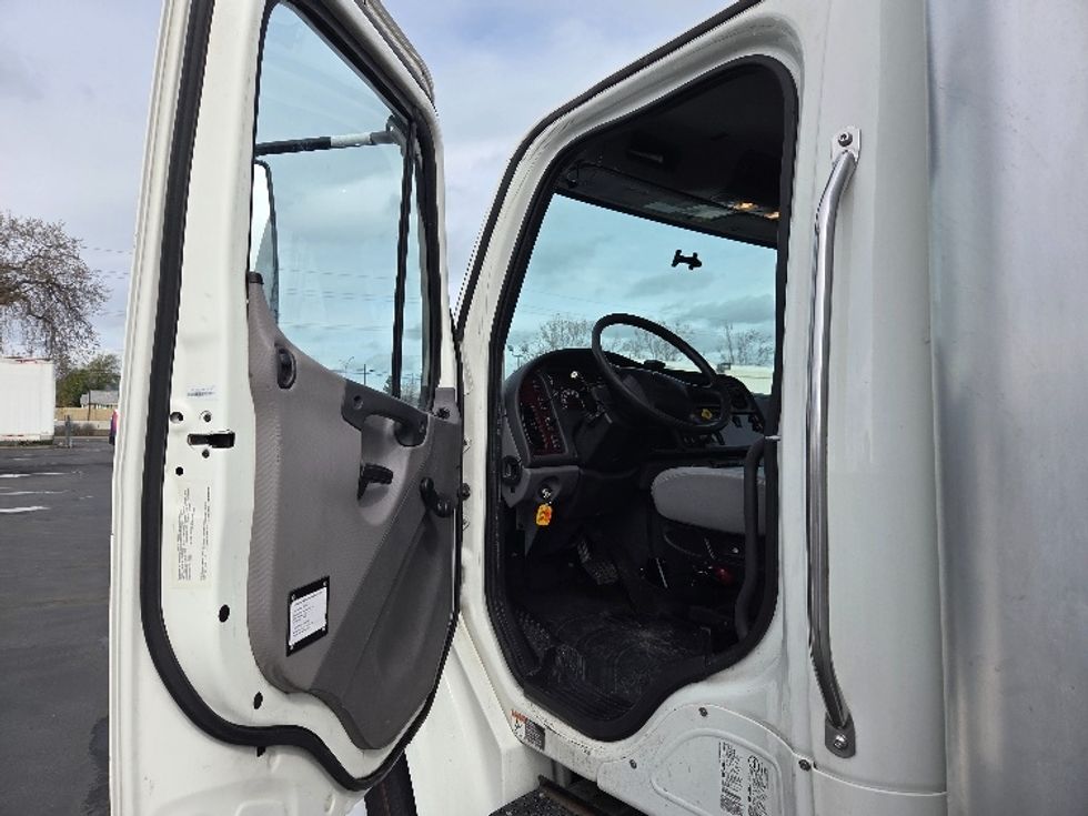 Medium Duty Box Truck-Light and Medium Duty Trucks-Freightliner-2019-M2-West Sacramento-CA-207,928\n\t\tmiles-$ 42,000 - Image 16