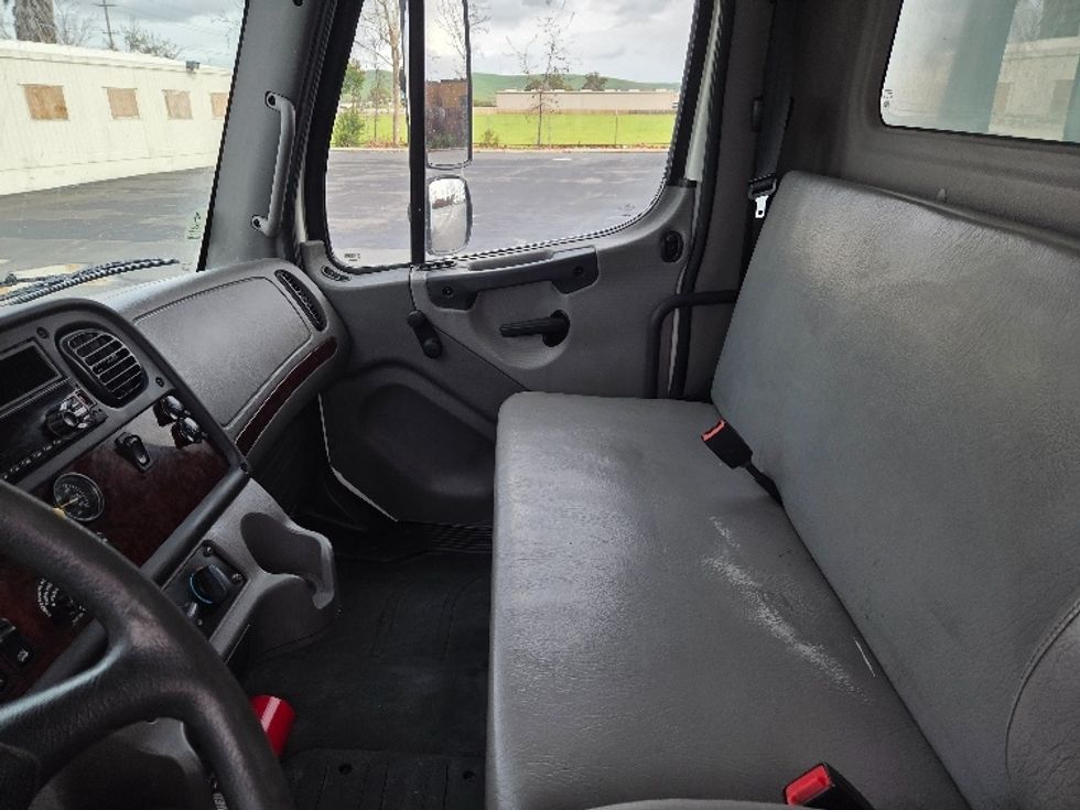 Medium Duty Box Truck-Light and Medium Duty Trucks-Freightliner-2019-M2-West Sacramento-CA-207,928\n\t\tmiles-$ 42,000 - Image 19