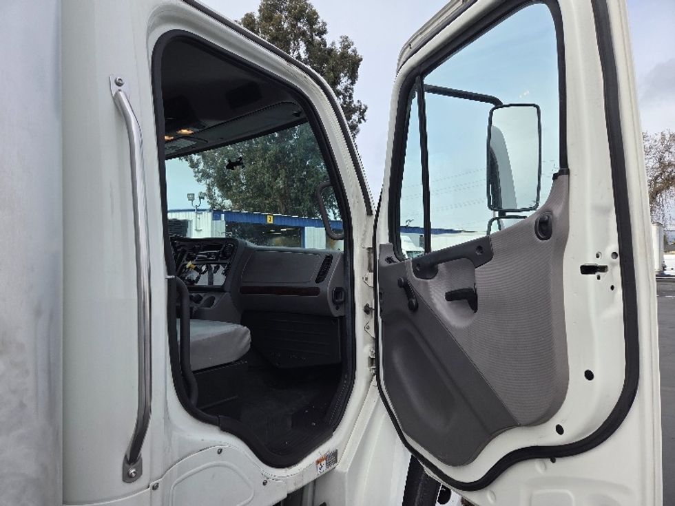Medium Duty Box Truck-Light and Medium Duty Trucks-Freightliner-2019-M2-West Sacramento-CA-207,928\n\t\tmiles-$ 42,000 - Image 20