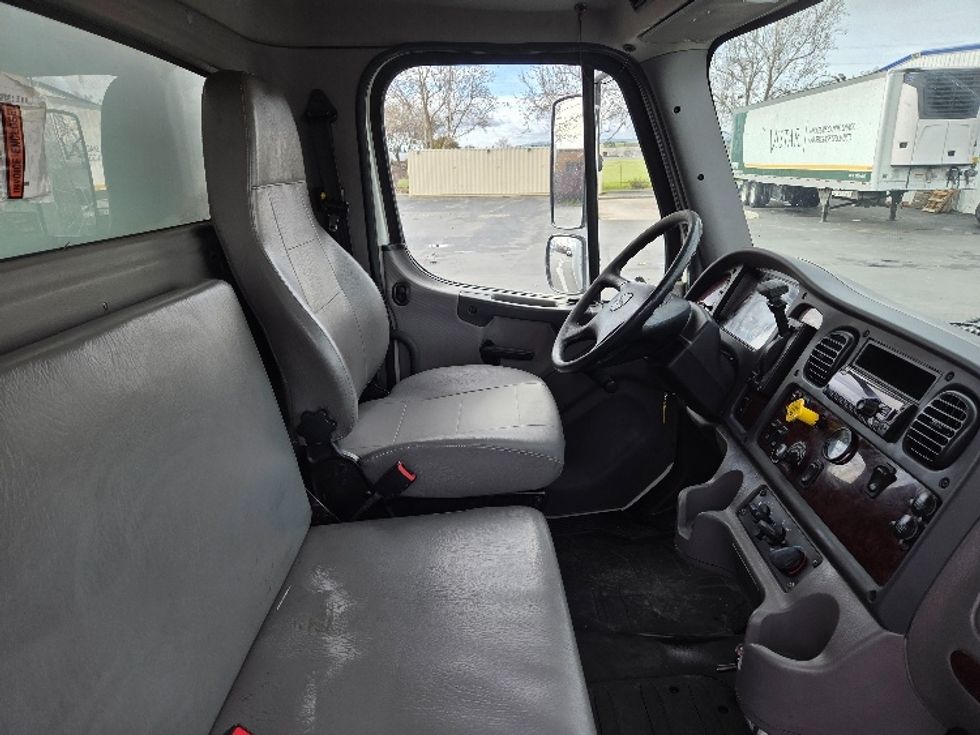 Medium Duty Box Truck-Light and Medium Duty Trucks-Freightliner-2019-M2-West Sacramento-CA-207,928\n\t\tmiles-$ 42,000 - Image 22