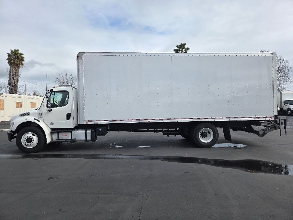 Medium Duty Box Truck-Light and Medium Duty Trucks-Freightliner-2019-M2-West Sacramento-CA-207,928\n\t\tmiles-$ 42,000 - Image 4