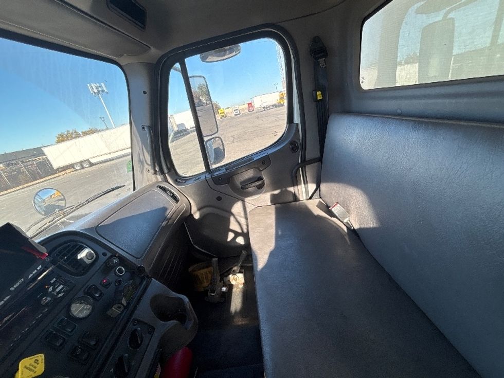 Medium Duty Box Truck-Light and Medium Duty Trucks-Freightliner-2019-M2-West Sacramento-CA-210,440\n\t\tmiles-$ 44,750 - Image 19