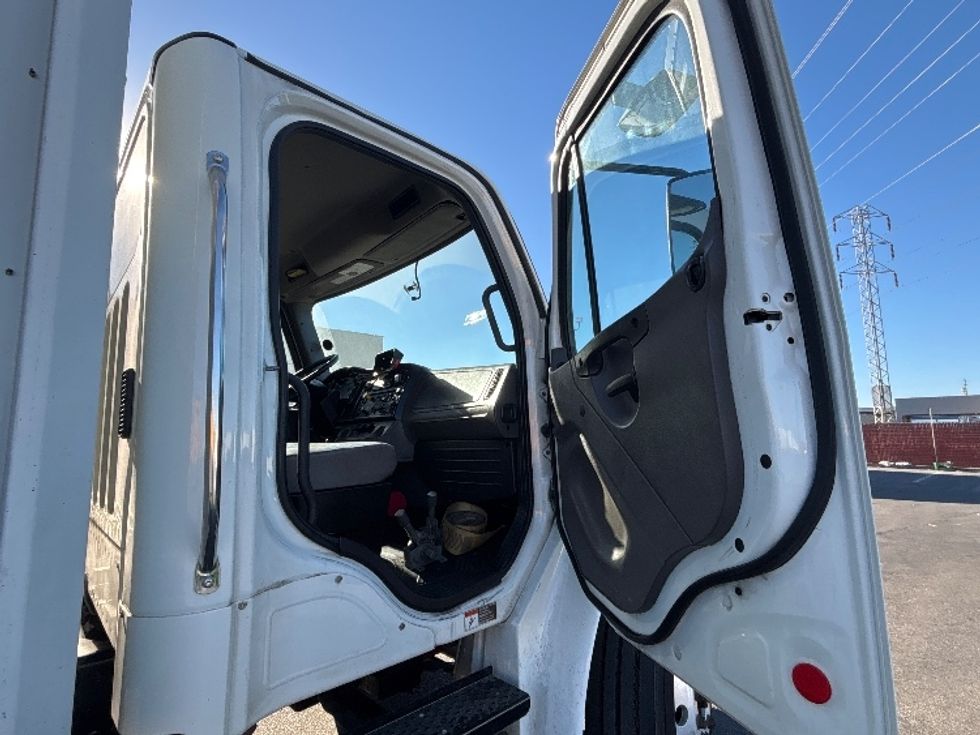 Medium Duty Box Truck-Light and Medium Duty Trucks-Freightliner-2019-M2-West Sacramento-CA-210,440\n\t\tmiles-$ 44,750 - Image 20