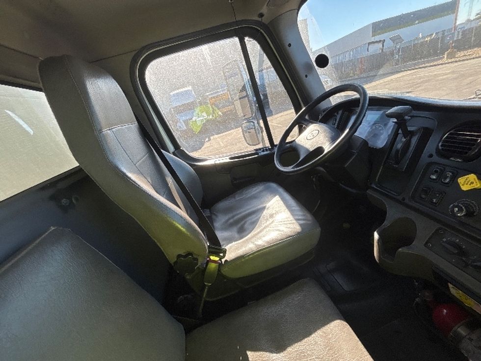 Medium Duty Box Truck-Light and Medium Duty Trucks-Freightliner-2019-M2-West Sacramento-CA-210,440\n\t\tmiles-$ 44,750 - Image 22