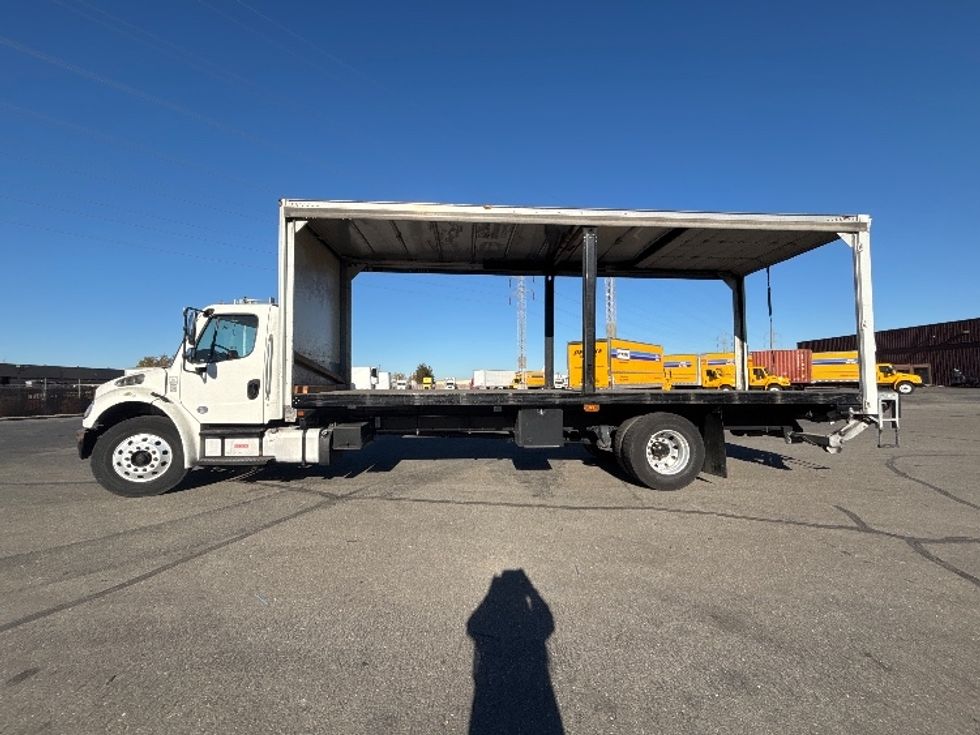 Medium Duty Box Truck-Light and Medium Duty Trucks-Freightliner-2019-M2-West Sacramento-CA-210,440\n\t\tmiles-$ 44,750 - Image 4