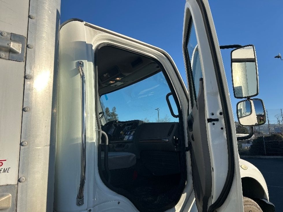 Medium Duty Box Truck-Light and Medium Duty Trucks-Freightliner-2019-M2-West Sacramento-CA-212,468\n\t\tmiles-$ 46,500 - Image 20