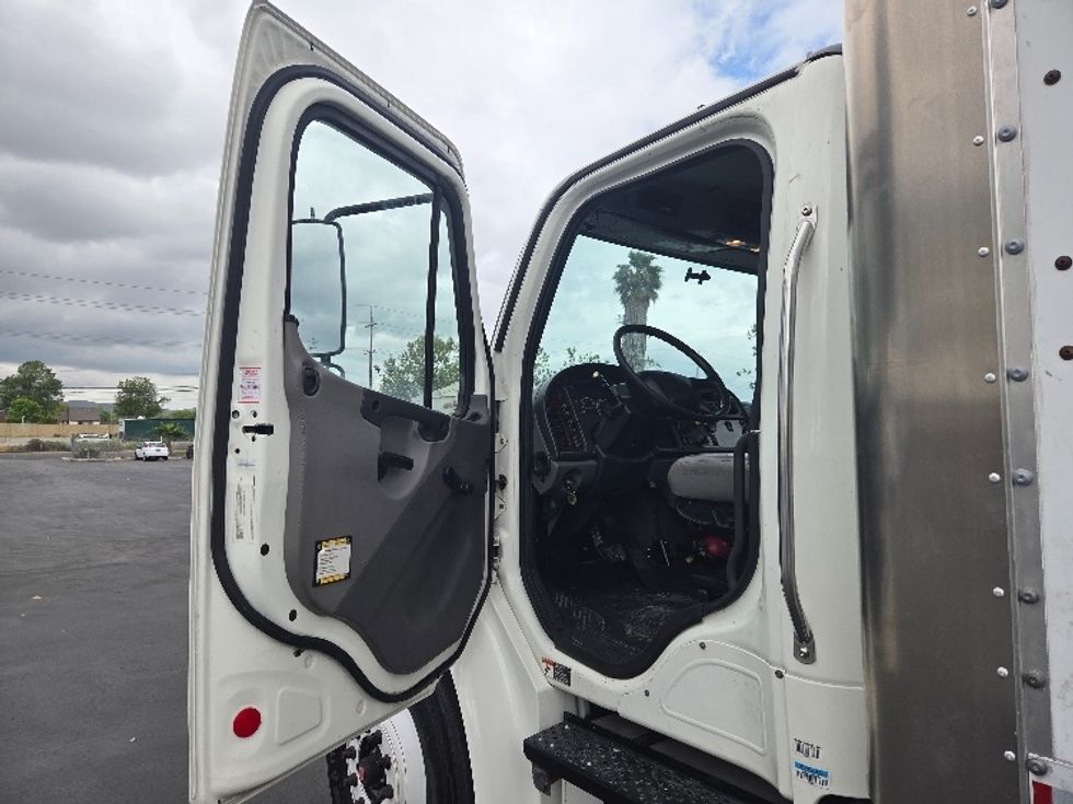 Medium Duty Box Truck-Light and Medium Duty Trucks-Freightliner-2019-M2-West Sacramento-CA-222,828\n\t\tmiles-$ 41,250 - Image 16