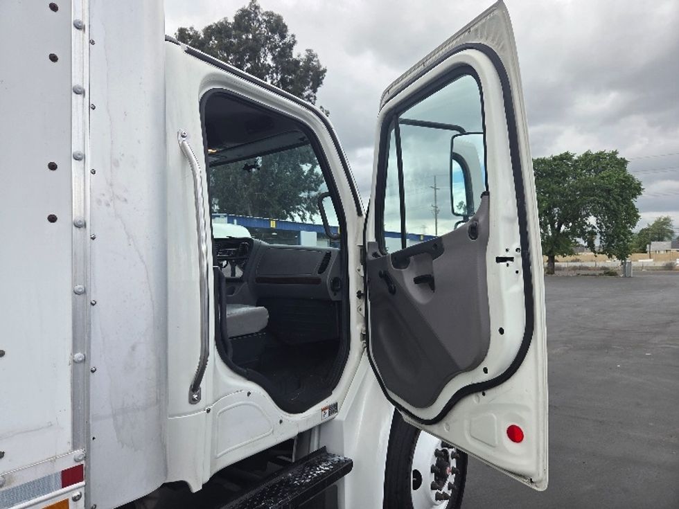 Medium Duty Box Truck-Light and Medium Duty Trucks-Freightliner-2019-M2-West Sacramento-CA-222,828\n\t\tmiles-$ 41,250 - Image 20
