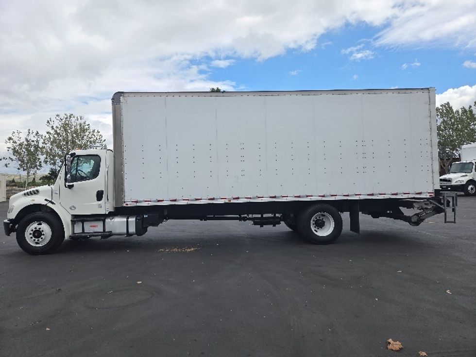 Medium Duty Box Truck-Light and Medium Duty Trucks-Freightliner-2019-M2-West Sacramento-CA-222,828\n\t\tmiles-$ 41,250 - Image 4