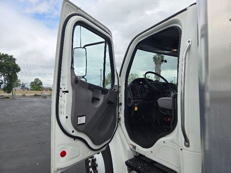 Medium Duty Box Truck-Light and Medium Duty Trucks-Freightliner-2019-M2-West Sacramento-CA-227,114\n\t\tmiles-$ 40,500 - Image 16