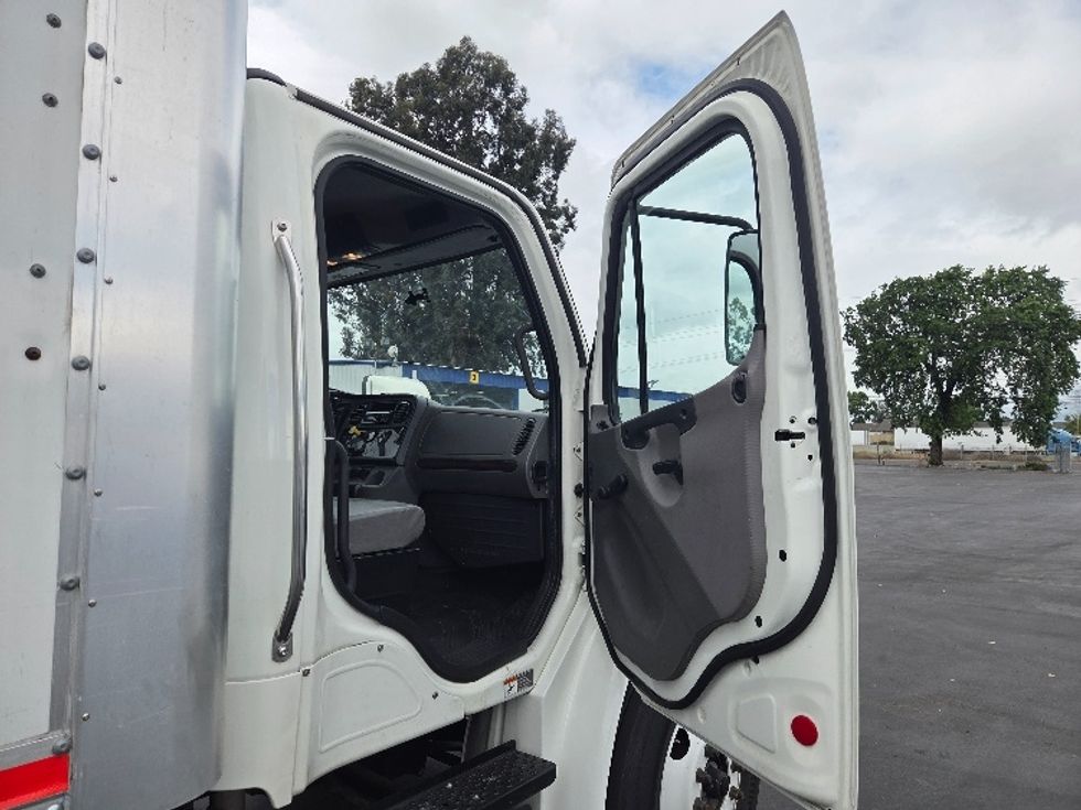 Medium Duty Box Truck-Light and Medium Duty Trucks-Freightliner-2019-M2-West Sacramento-CA-227,114\n\t\tmiles-$ 40,500 - Image 20