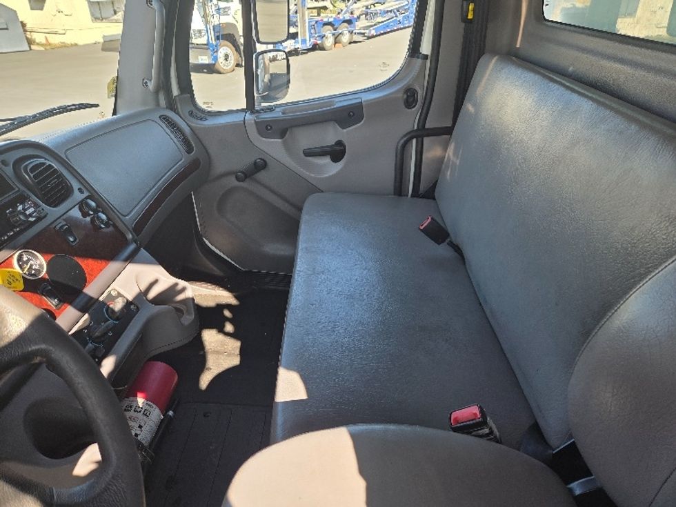 Medium Duty Box Truck-Light and Medium Duty Trucks-Freightliner-2019-M2-West Sacramento-CA-235,585\n\t\tmiles-$ 36,750 - Image 19