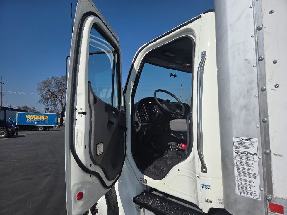 Medium Duty Box Truck-Light and Medium Duty Trucks-Freightliner-2019-M2-West Sacramento-CA-235,585\n\t\tmiles-$ 36,750 - Image 16