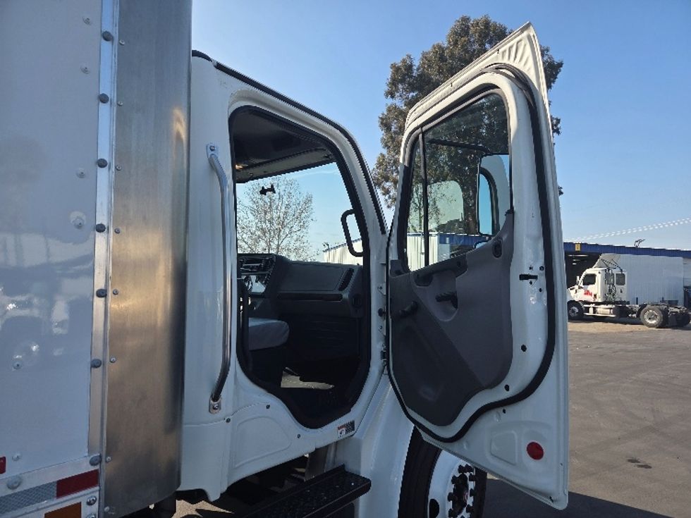 Medium Duty Box Truck-Light and Medium Duty Trucks-Freightliner-2019-M2-West Sacramento-CA-235,585\n\t\tmiles-$ 36,750 - Image 20