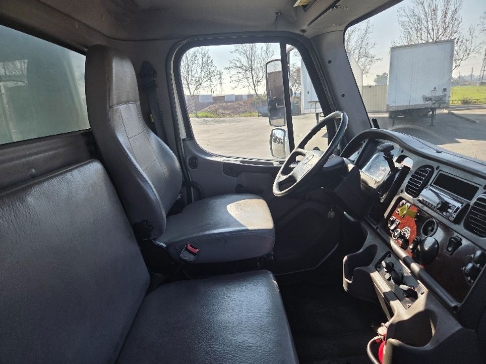 Medium Duty Box Truck-Light and Medium Duty Trucks-Freightliner-2019-M2-West Sacramento-CA-235,585\n\t\tmiles-$ 36,750 - Image 22