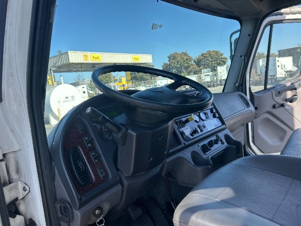 Medium Duty Box Truck-Light and Medium Duty Trucks-Freightliner-2019-M2-West Sacramento-CA-238,149\n\t\tmiles-$ 51,500 - Image 17