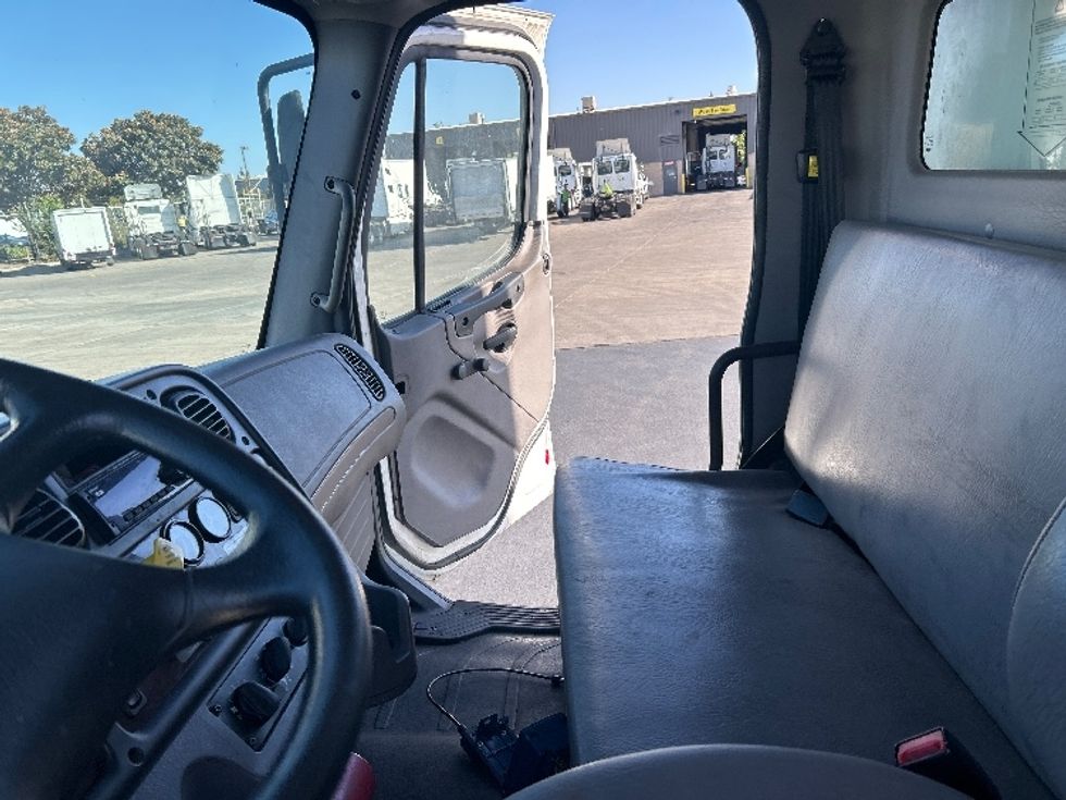 Medium Duty Box Truck-Light and Medium Duty Trucks-Freightliner-2019-M2-West Sacramento-CA-238,149\n\t\tmiles-$ 51,500 - Image 19