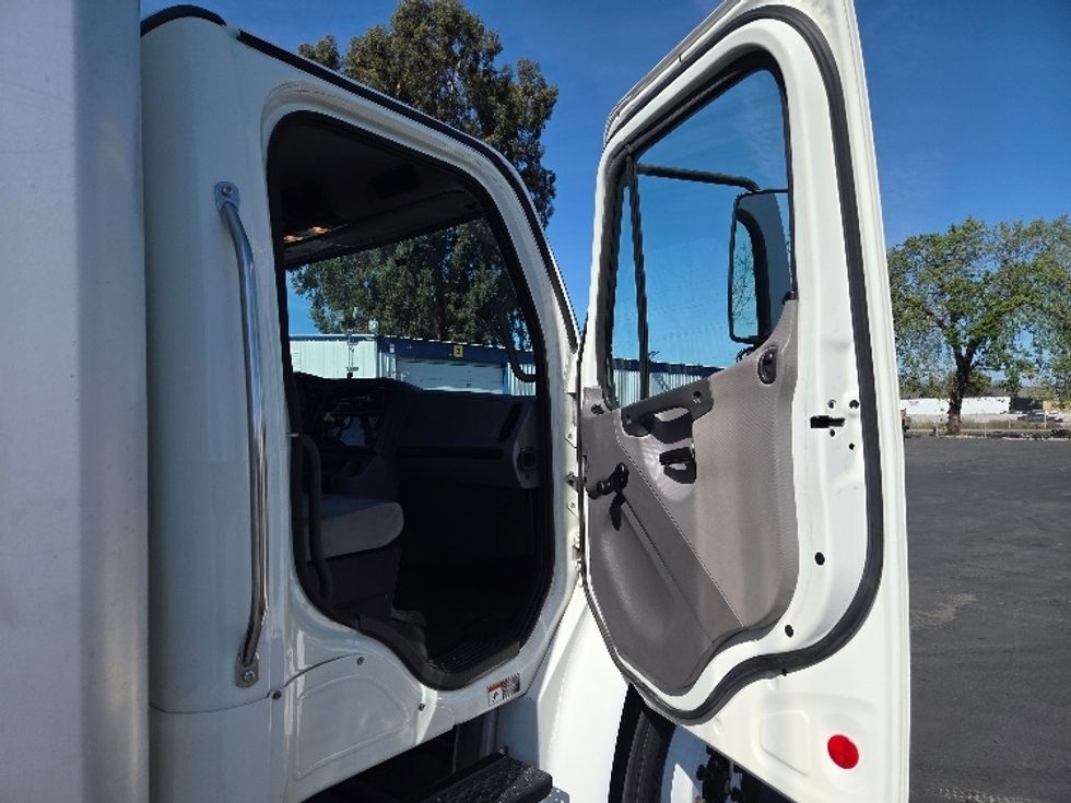 Medium Duty Box Truck-Light and Medium Duty Trucks-Freightliner-2019-M2-West Sacramento-CA-255,166\n\t\tmiles-$ 34,750 - Image 20