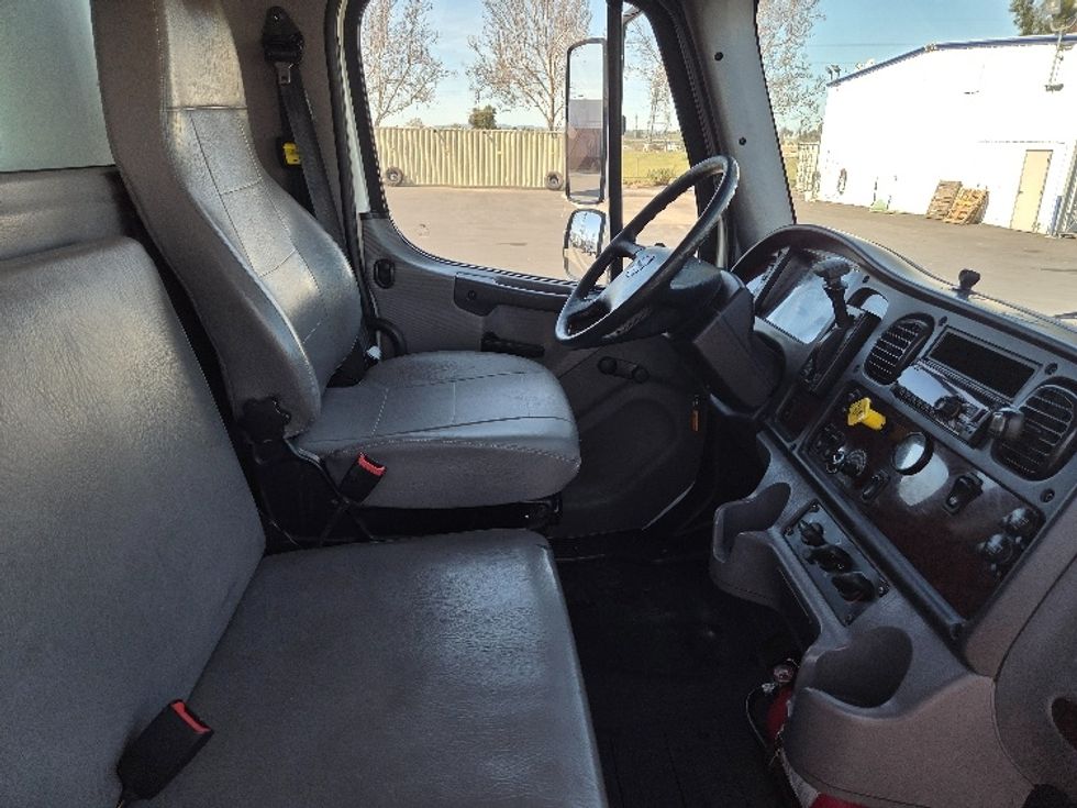 Medium Duty Box Truck-Light and Medium Duty Trucks-Freightliner-2019-M2-West Sacramento-CA-255,166\n\t\tmiles-$ 34,750 - Image 22