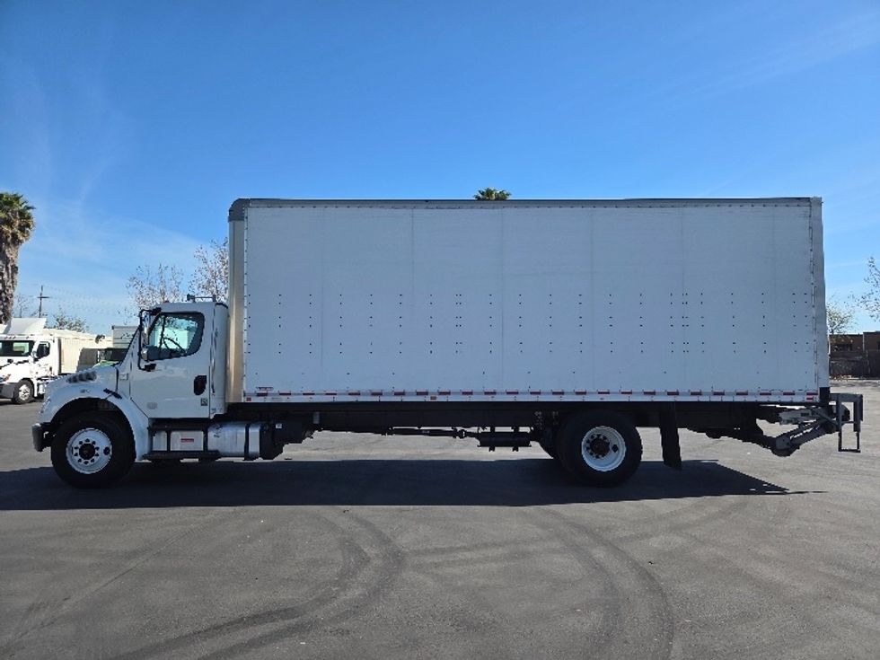 Medium Duty Box Truck-Light and Medium Duty Trucks-Freightliner-2019-M2-West Sacramento-CA-255,166\n\t\tmiles-$ 34,750 - Image 4