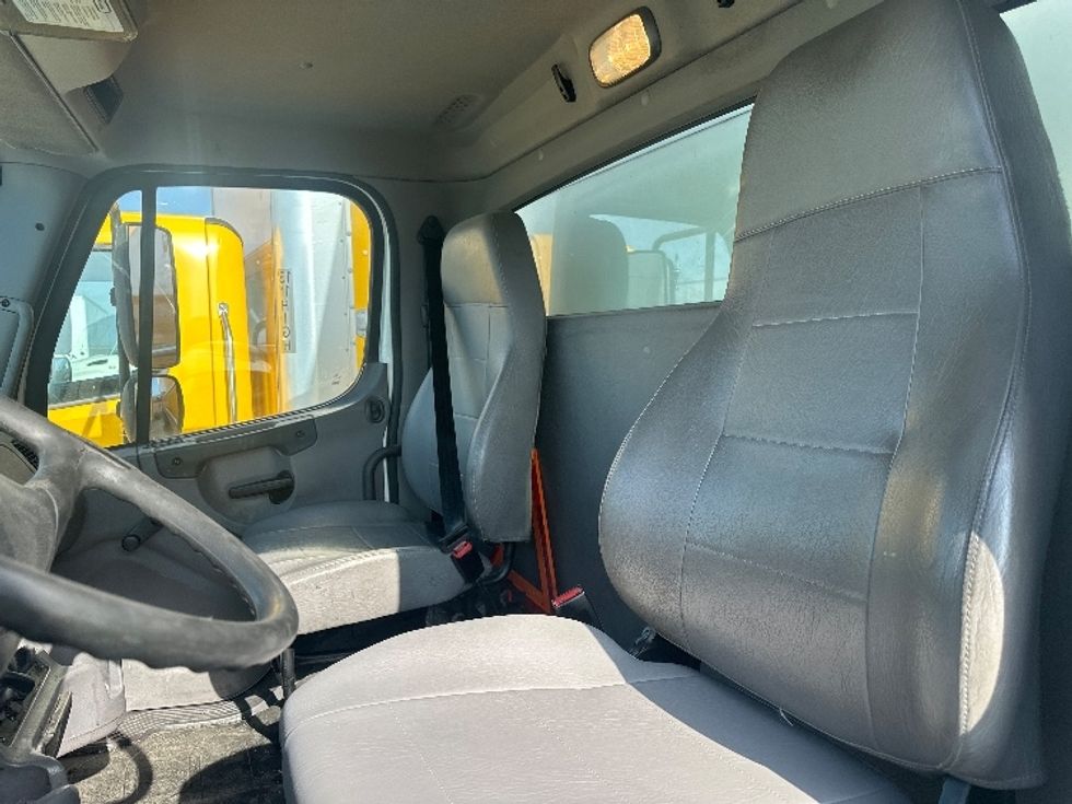 Medium Duty Box Truck-Light and Medium Duty Trucks-Freightliner-2019-M2-West Sacramento-CA-263,790\n\t\tmiles-$ 33,500 - Image 17