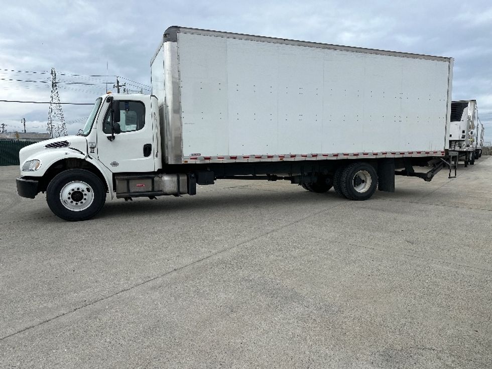 Medium Duty Box Truck-Light and Medium Duty Trucks-Freightliner-2019-M2-West Sacramento-CA-263,790\n\t\tmiles-$ 33,500 - Image 4