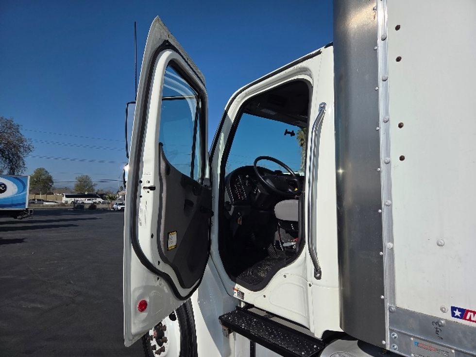 Medium Duty Box Truck-Light and Medium Duty Trucks-Freightliner-2019-M2-West Sacramento-CA-275,455\n\t\tmiles-$ 30,500 - Image 16